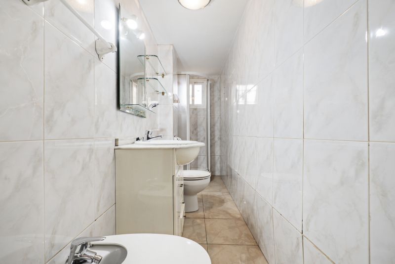 Bathroom with Large Format Tiles